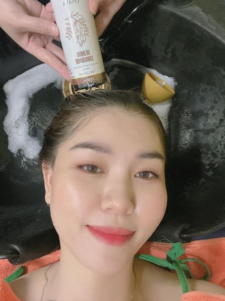 Mái Tóc Khỏe Đẹp Với Dầu Gội Cao Thảo Dược ONAYA Mái Tóc Khỏe Đẹp Với Dầu Gội Cao Thảo Dược ONAYA