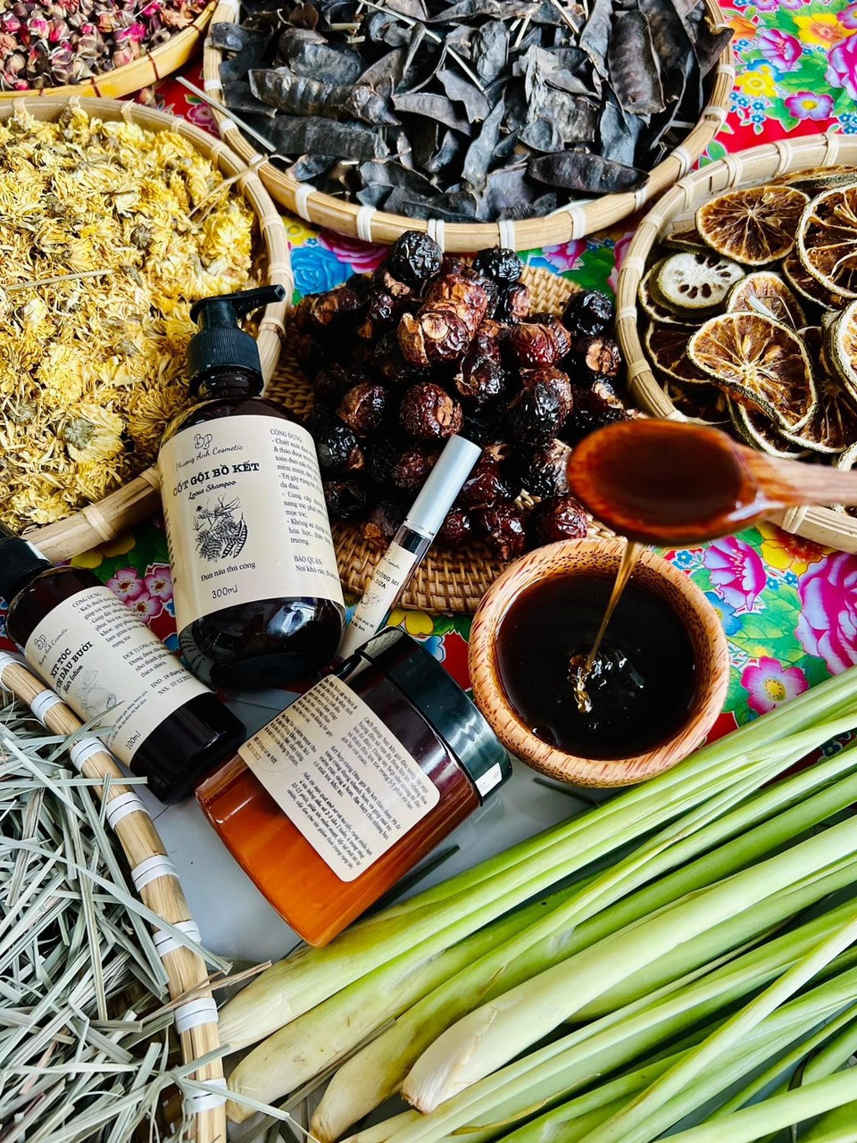 Combo cốt gội bồ kết ủ xả bưởi dừa đun nấu thủ công cho mái tóc chắc khỏe Combo cốt gội bồ kết ủ xả bưởi dừa đun nấu thủ công cho mái tóc chắc khỏe