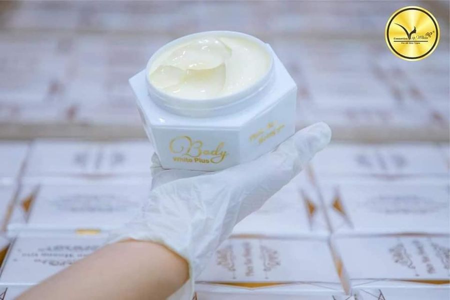 Kem Body Hoàng Gia Vip White - Làn Da Đẹp Sang Chuẩn Quý Tộc Kem Body Hoàng Gia Vip White - Làn Da Đẹp Sang Chuẩn Quý Tộc
