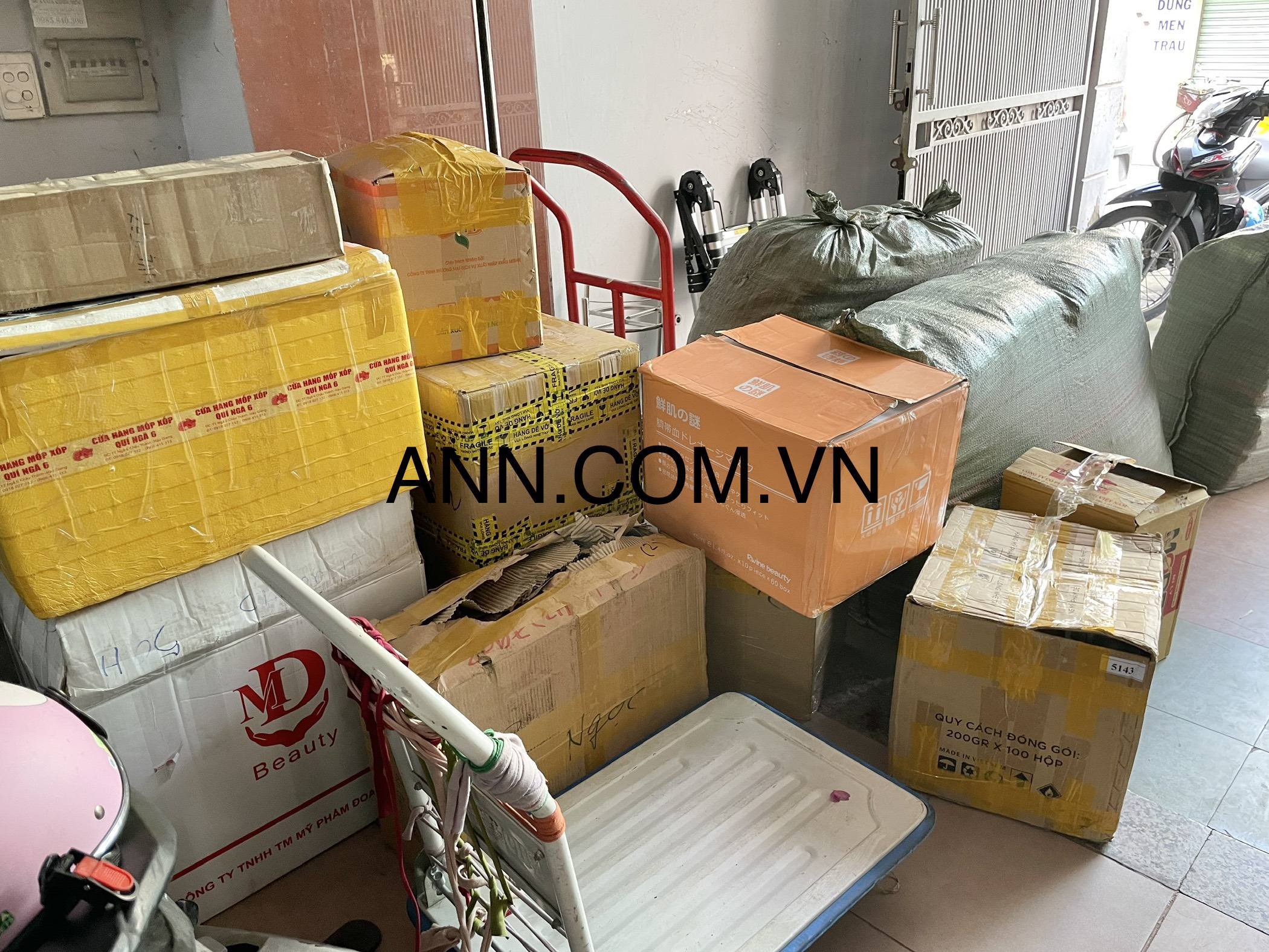 Hàng về tại kho ANN phục vụ tết Hàng về tại kho ANN phục vụ tết