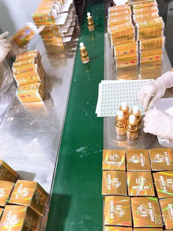 Serum collagen Huỳnh Đỗ 3w da căng mướt sau 1 đêm sử dụng luôn ý Serum collagen Huỳnh Đỗ 3w da căng mướt sau 1 đêm sử dụng luôn ý