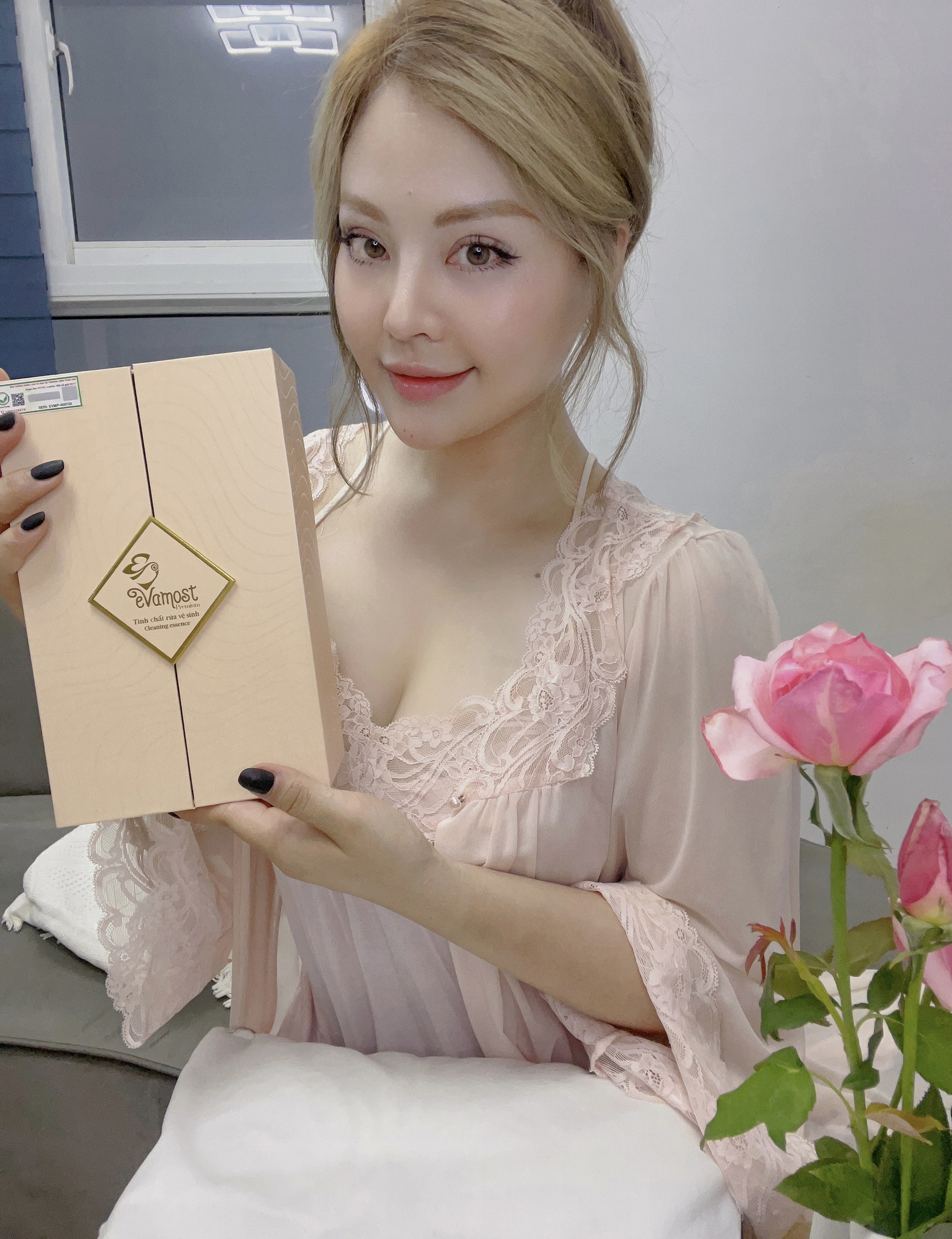 Luôn giữ cơ thể và "cô bé" thơm tho, thoáng mát và tươi mới mỗi ngày bằng Tinh chất rửa vệ sinh Evamost Premium các nàng nhé Luôn giữ cơ thể và "cô bé" thơm tho, thoáng mát và tươi mới mỗi ngày bằng Tinh chất rửa vệ sinh Evamost Premium các nàng nhé