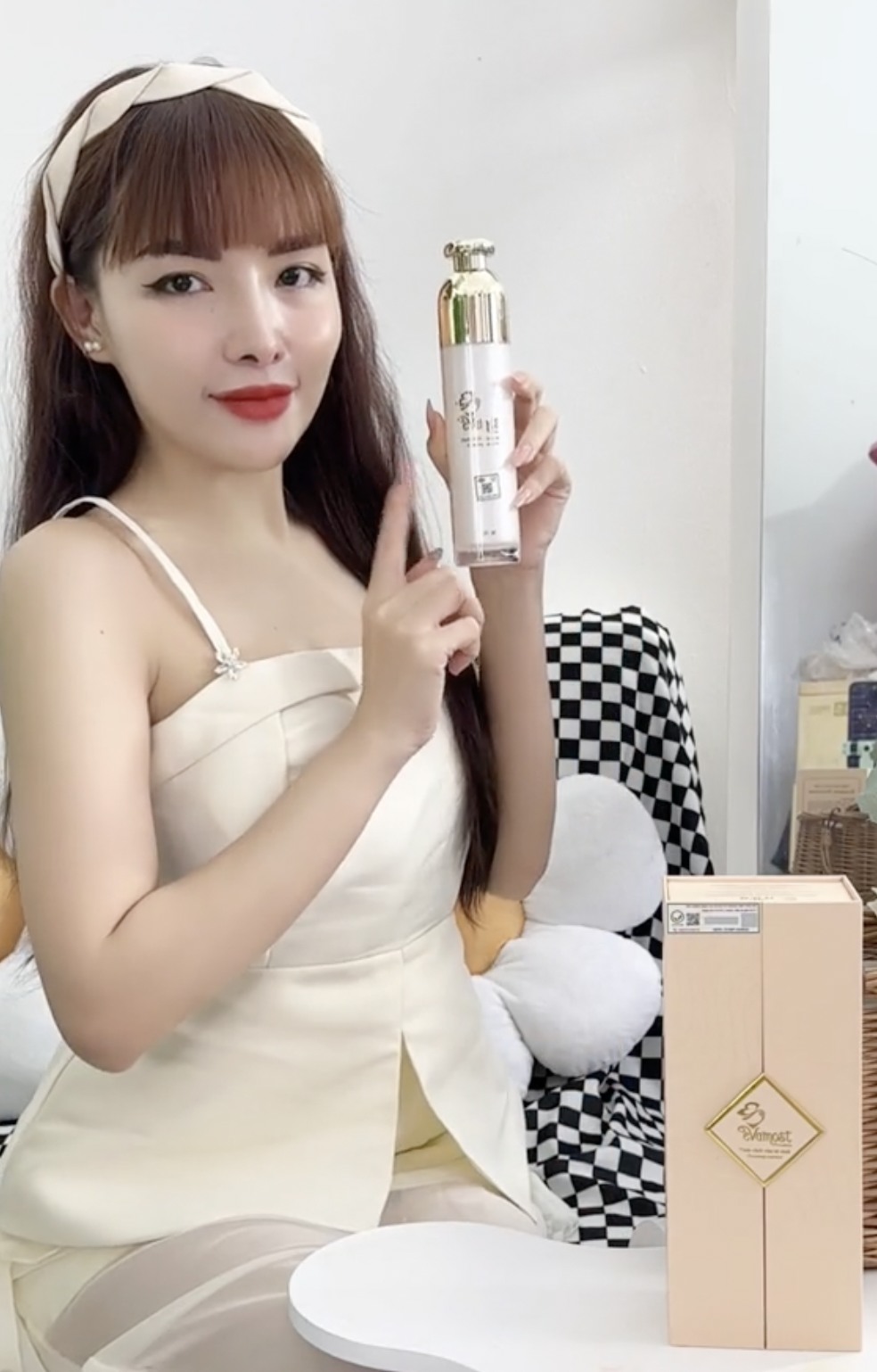 Dù bạn 3 con hay vẫn còn son có Evamost thì luôn còn non Dù bạn 3 con hay vẫn còn son có Evamost thì luôn còn non