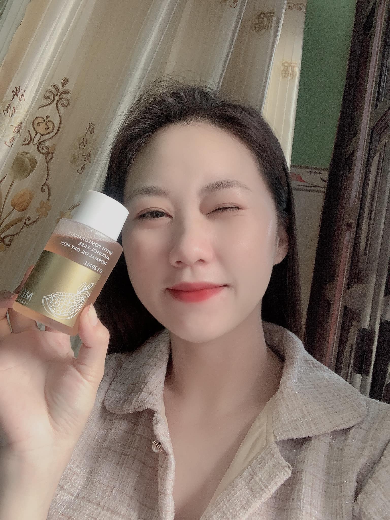 Căng bóng làn da cùng nước thần nhà Meea Căng bóng làn da cùng nước thần nhà Meea