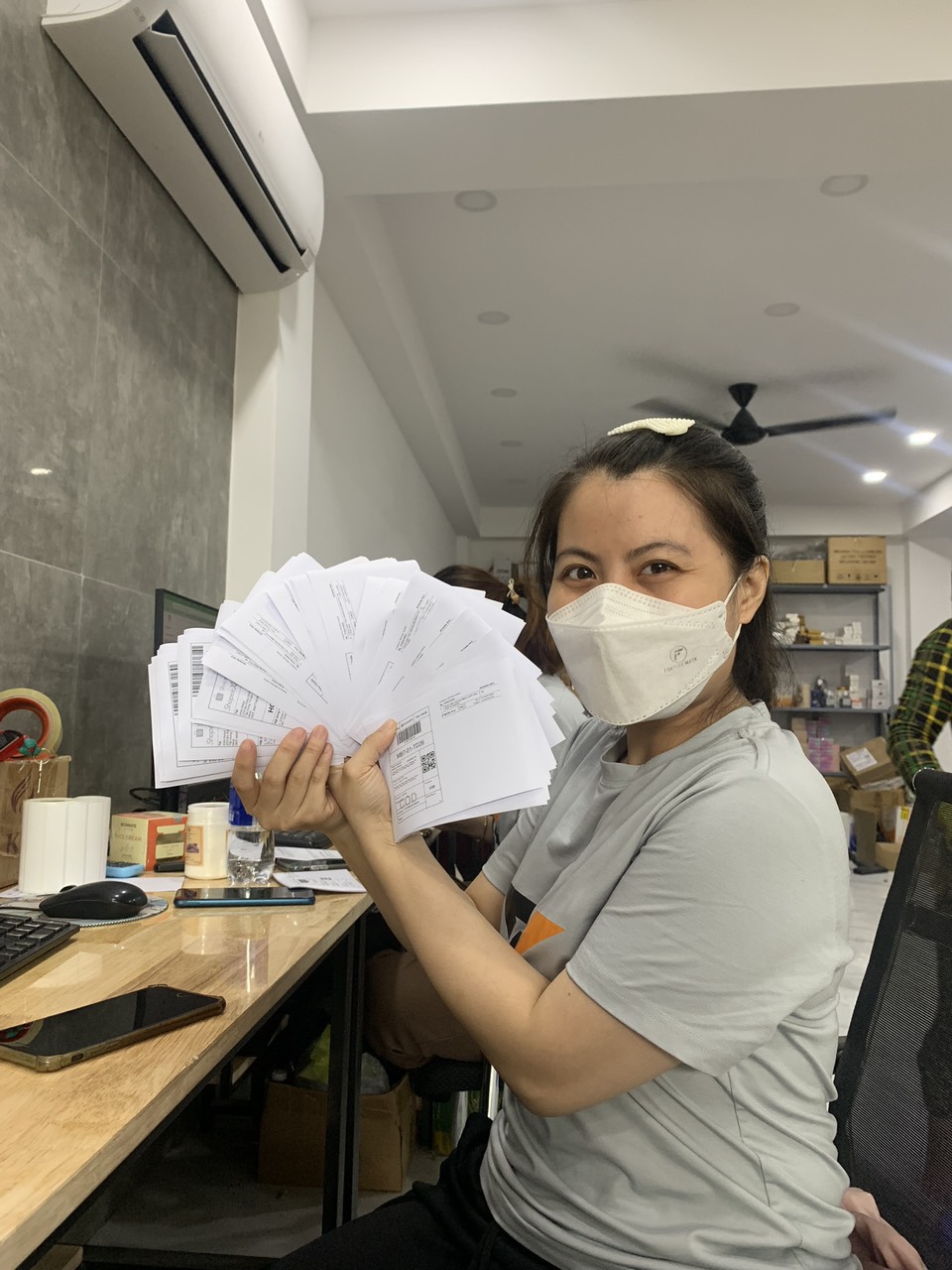 mỗi ngày đều check đơn cho khách (25/07) ANN