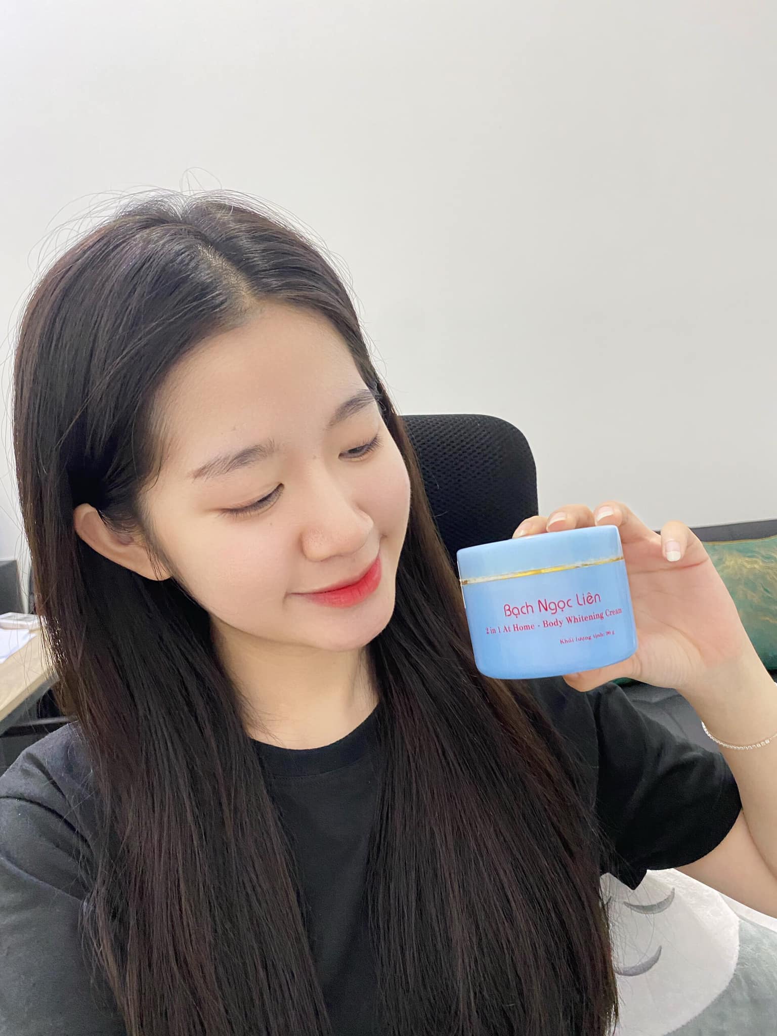 Kem body Bạch Ngọc Liên xanh em này phải gọi là thách thức mọi làn da nhé Kem body Bạch Ngọc Liên xanh em này phải gọi là thách thức mọi làn da nhé