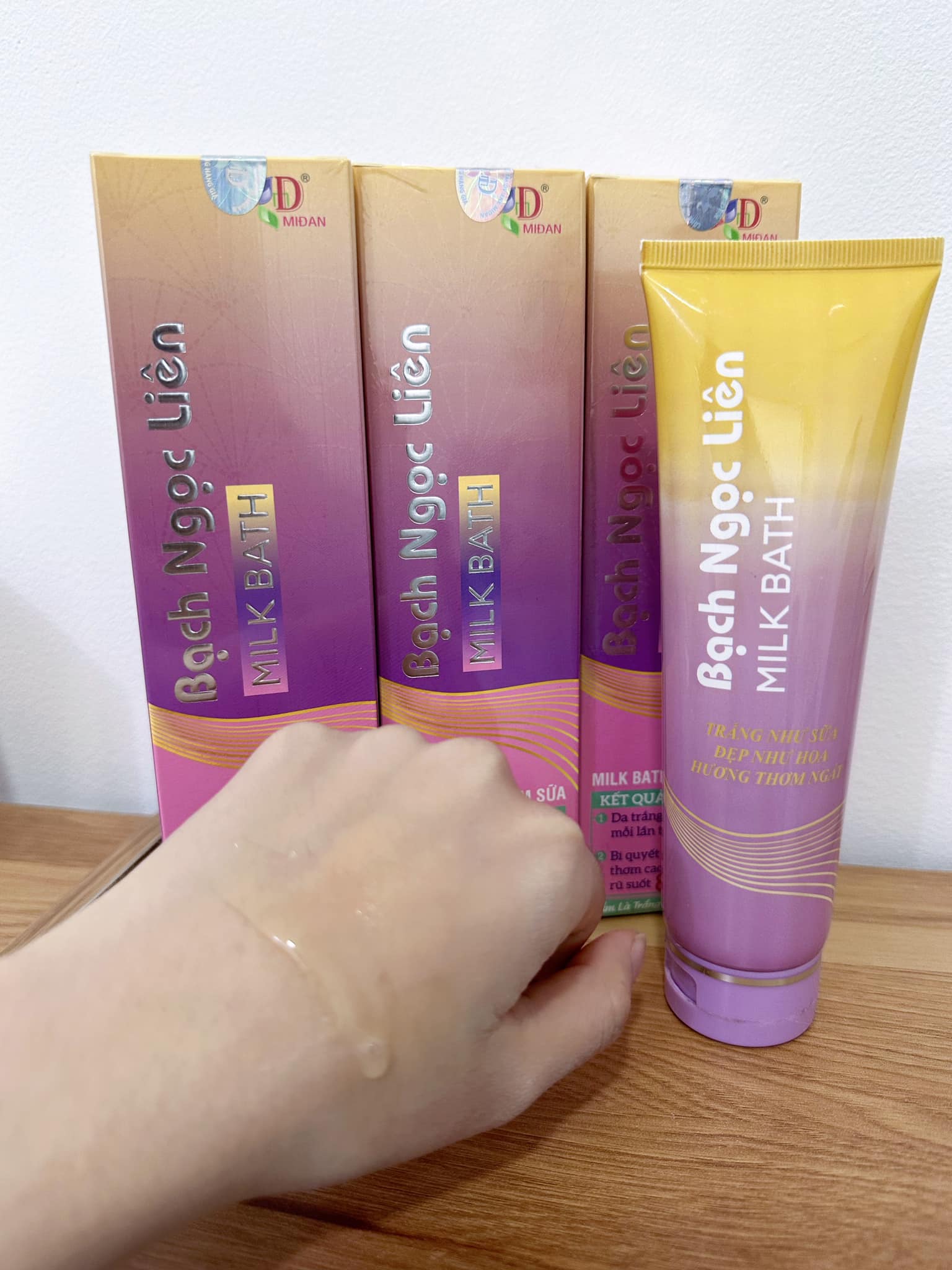 Tắm sữa Bạch Ngọc Liên da mịn như da em bé luôn á Tắm sữa Bạch Ngọc Liên da mịn như da em bé luôn á