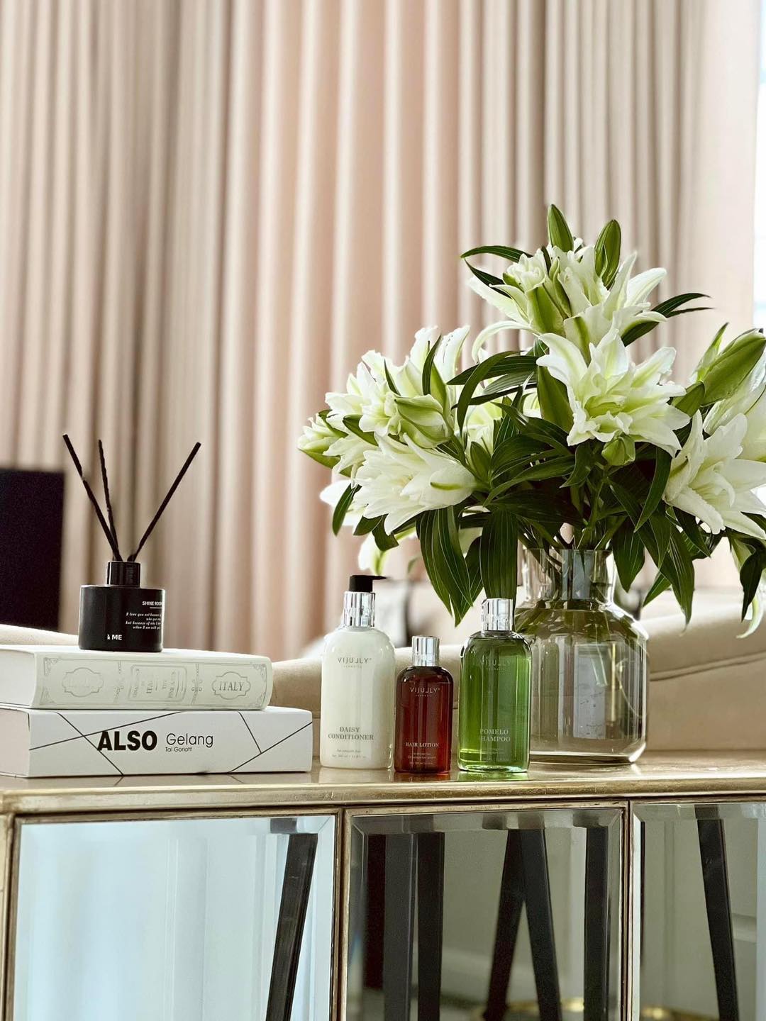 Trong combo này có gì mà hot quá trời ta Trong combo này có gì mà hot quá trời ta