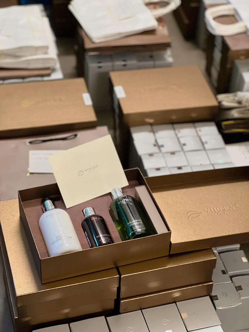 Trong combo này có gì mà hot quá trời ta