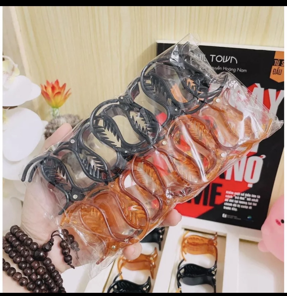 Em bán sỉ lố kẹp càng cua 12 kẹp giá 16k/lố khách nào cần mua sử dụng hay mua về tặng khách nhắn em nha