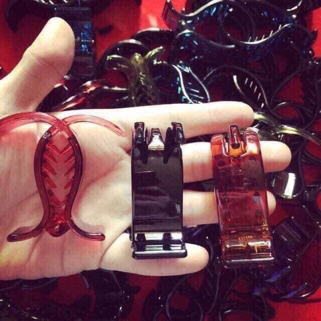 Em bán sỉ lố kẹp càng cua 12 kẹp giá 16k/lố khách nào cần mua sử dụng hay mua về tặng khách nhắn em nha Em bán sỉ lố kẹp càng cua 12 kẹp giá 16k/lố khách nào cần mua sử dụng hay mua về tặng khách nhắn em nha