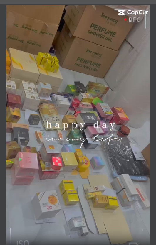 Ko chỉ đẹp mà còn phải thơm nha, nhà em có mỹ phẩm nước hoa quần áo đẹp từ trong ra ngoài luôn