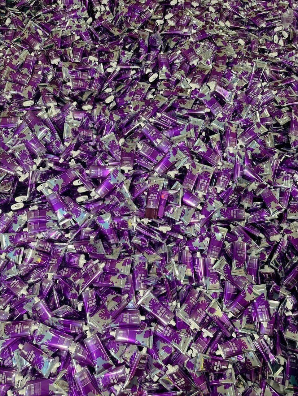 Mua 1 chống nắng tặng 1 son môi chống nắng kem nền Son Group Mua 1 chống nắng tặng 1 son môi chống nắng kem nền Son Group