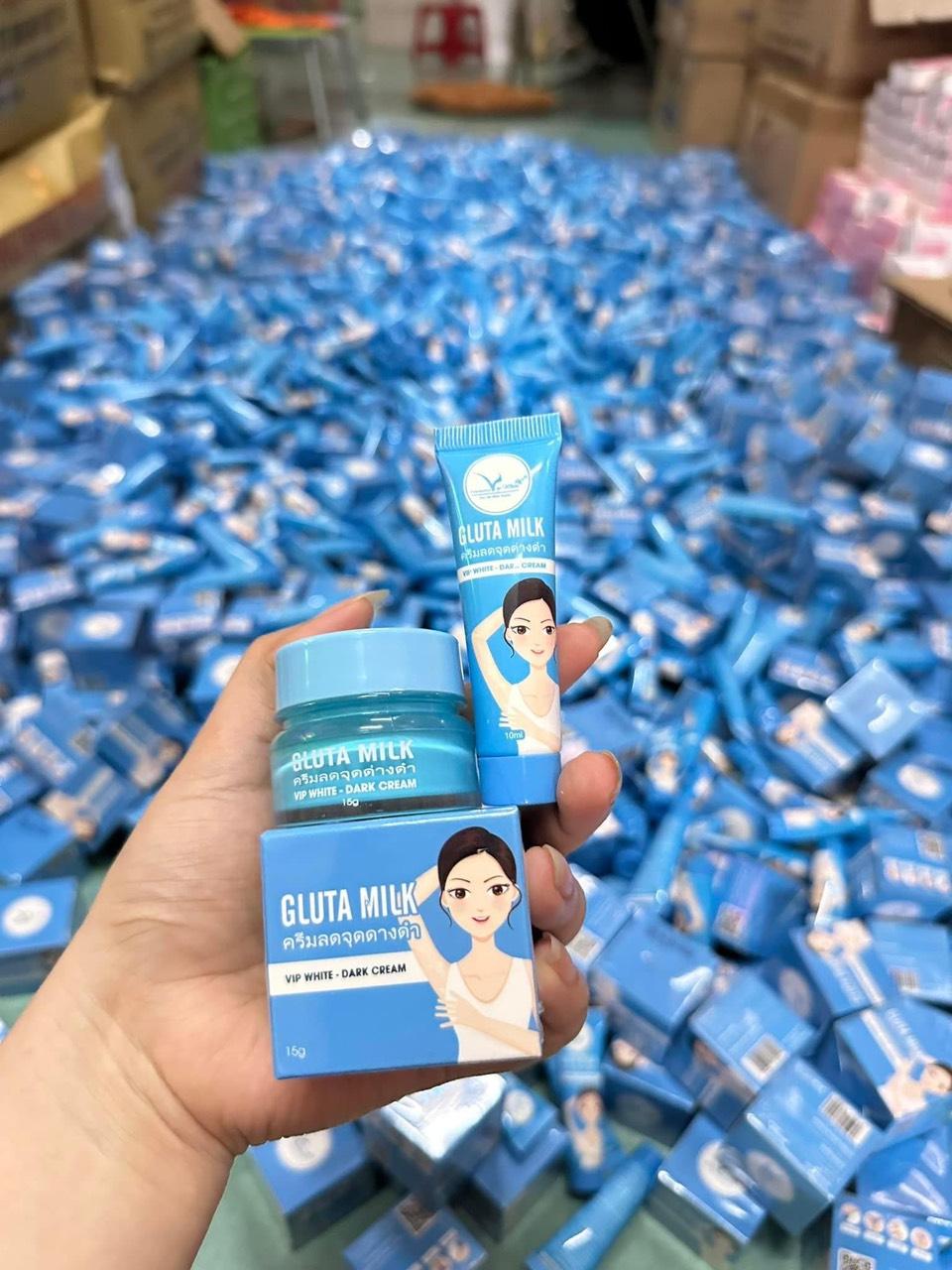 Yêu nhau mấy núi cũng trèo mấy sông cũng lội mà cái nách hôi rình nên anh bỏ em luôn Yêu nhau mấy núi cũng trèo mấy sông cũng lội mà cái nách hôi rình nên anh bỏ em luôn