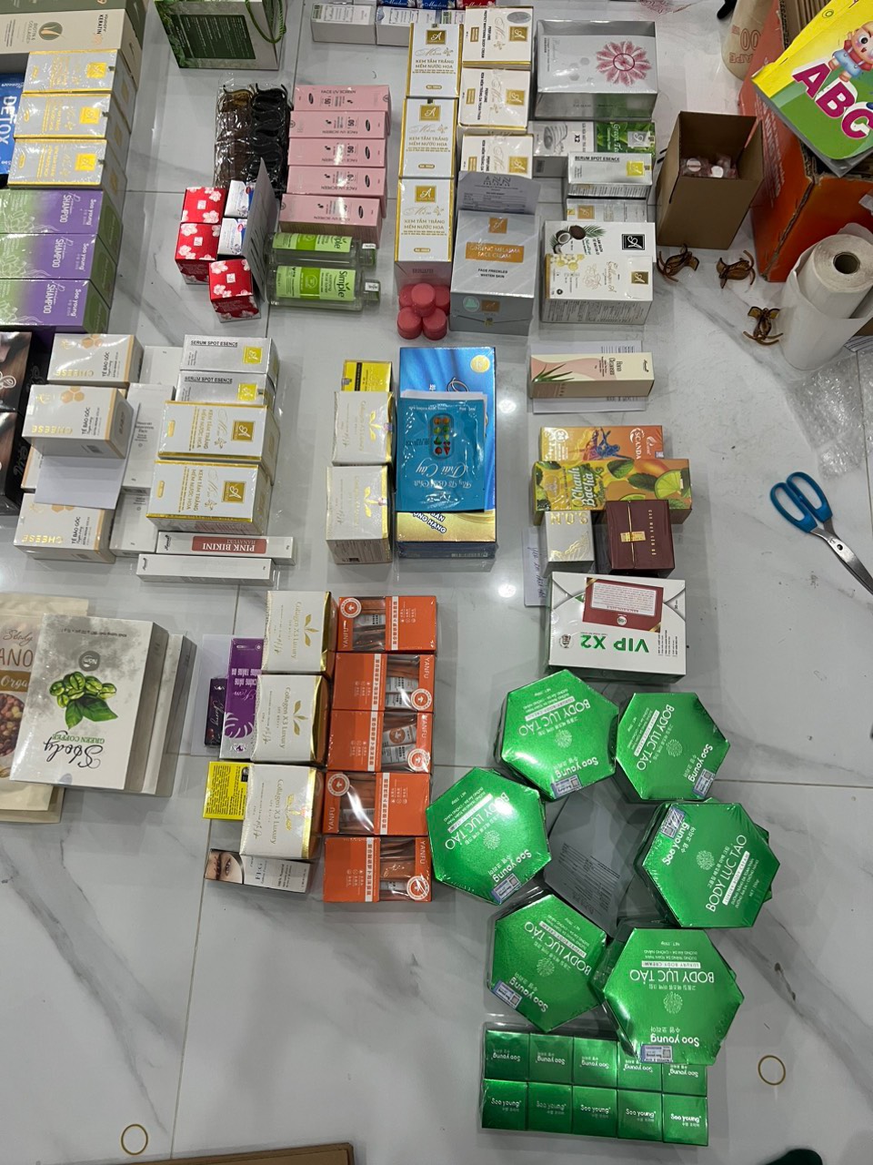 Gái đã có chồng thì làm đẹp ra đường cho ai ngắm Gái đã có chồng thì làm đẹp ra đường cho ai ngắm