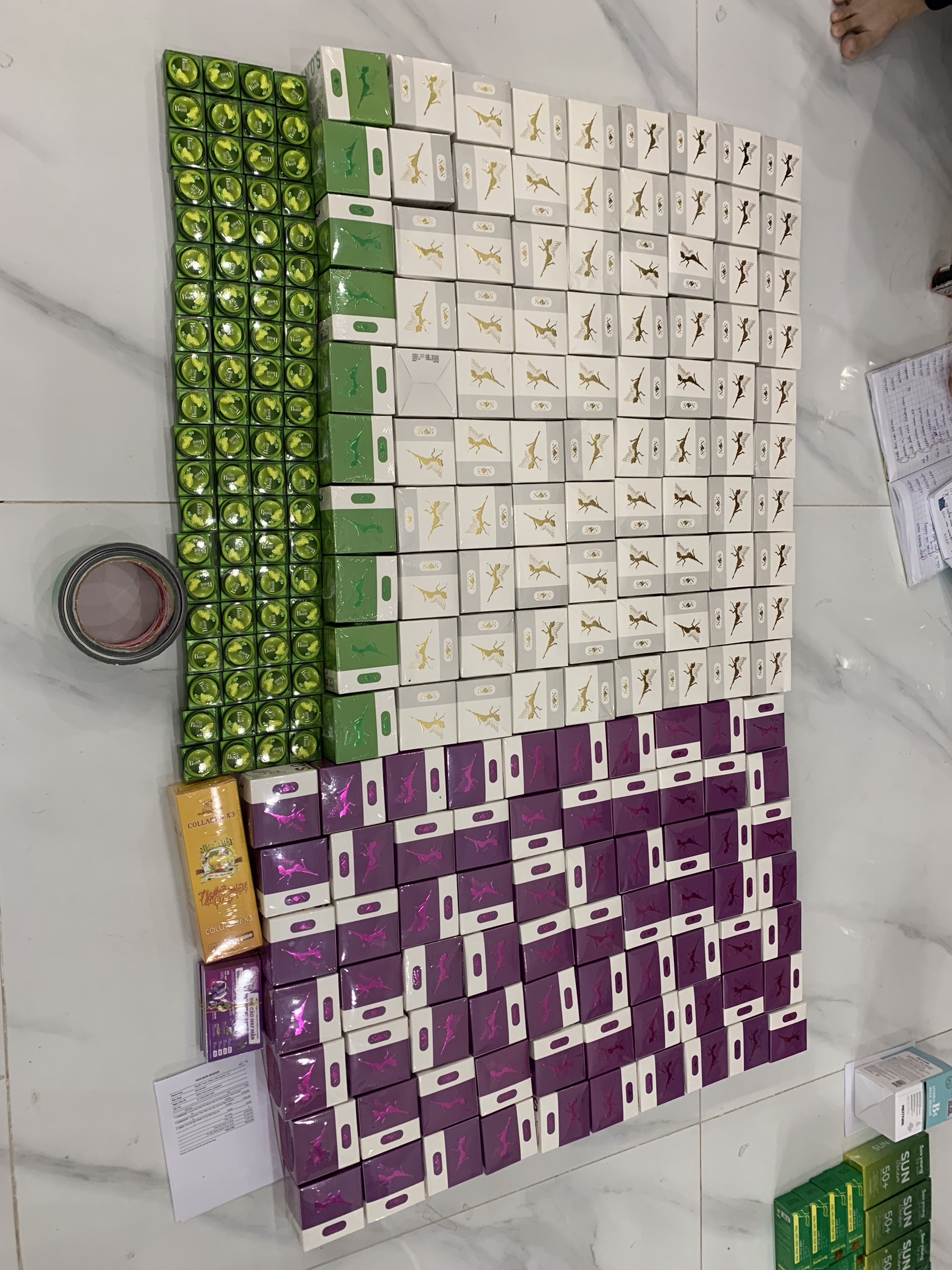 Mỹ phẩm,nước hoa chính hãng nhé khách yêu !!!