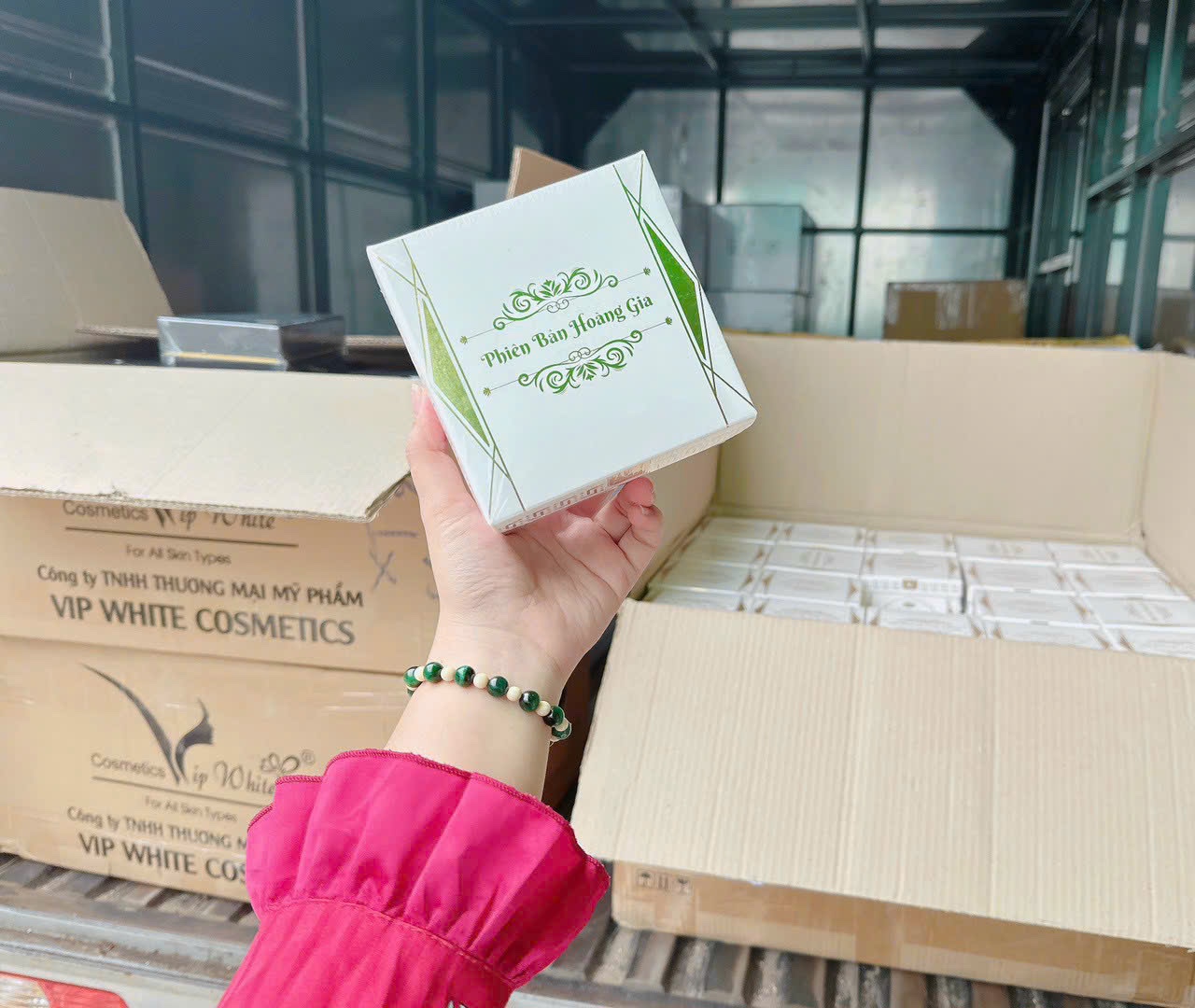 Body Hoàng Gia về thêm số lượng lớn Body Hoàng Gia về thêm số lượng lớn