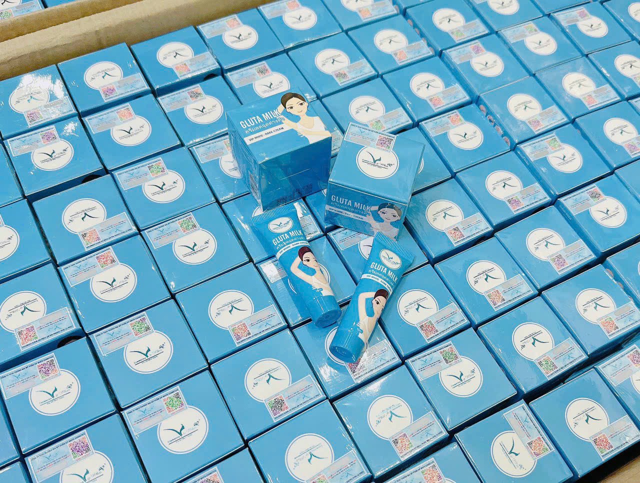 Thâm nách gluta milk vip white về sẵn kho ANN ạ Thâm nách gluta milk vip white về sẵn kho ANN ạ