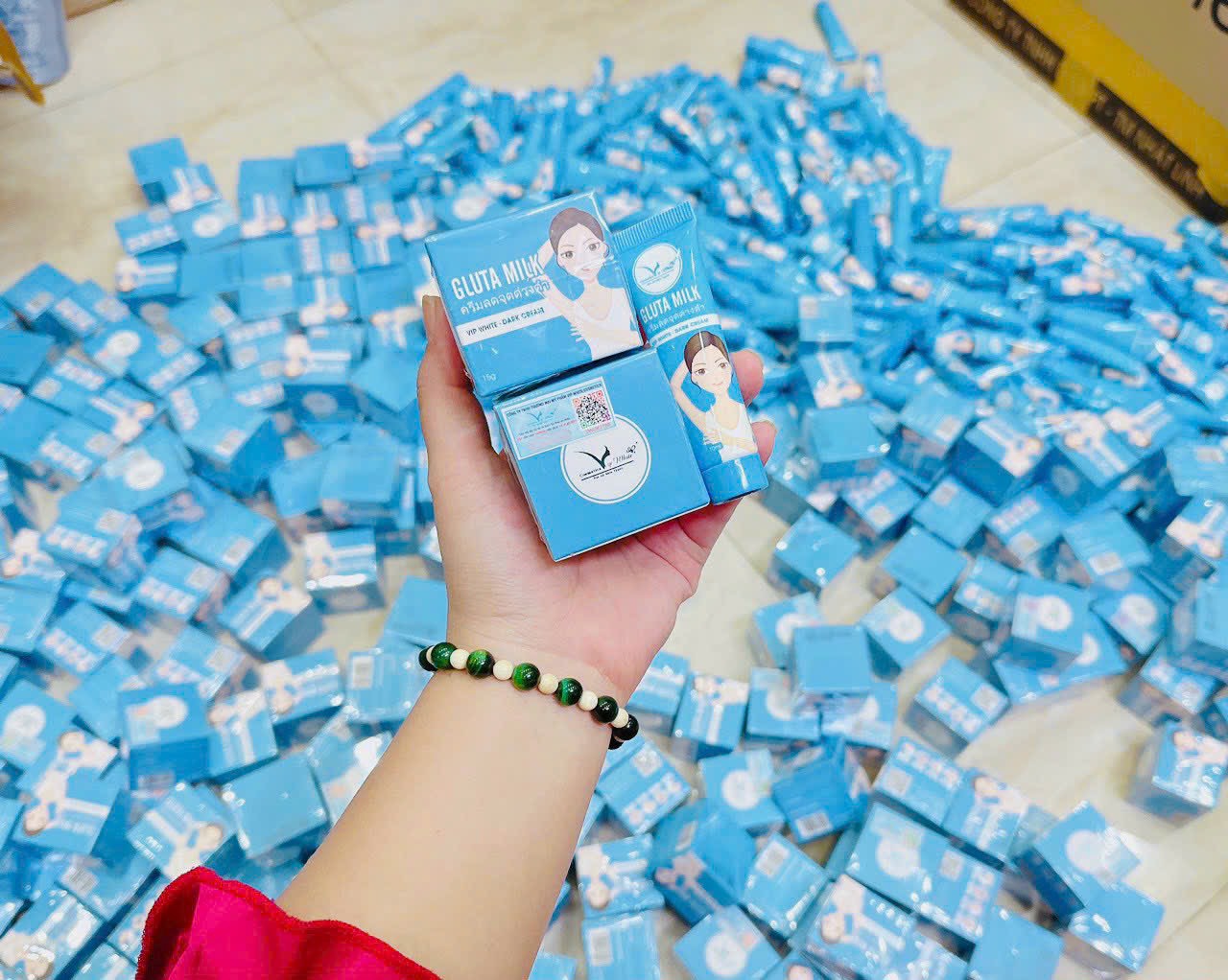 Thâm nách gluta milk vip white về sẵn kho ANN ạ Thâm nách gluta milk vip white về sẵn kho ANN ạ