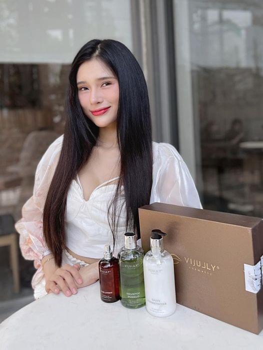 Quà tặng 20/10 tuyệt vời kèm hộp và túi xịn xò Muốn tóc hết hơi tóc con mọc nhiều nhanh dài giảm rụng mà không biết tới tinh dầu bưởi Vijully thì thật là tiếc Quà tặng 20/10 tuyệt vời kèm hộp và túi xịn xò Muốn tóc hết hơi tóc con mọc nhiều nhanh dài giảm rụng mà không biết tới tinh dầu bưởi Vijully thì thật là tiếc