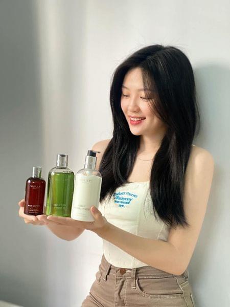 Quà tặng 20/10 tuyệt vời kèm hộp và túi xịn xò Muốn tóc hết hơi tóc con mọc nhiều nhanh dài giảm rụng mà không biết tới tinh dầu bưởi Vijully thì thật là tiếc Quà tặng 20/10 tuyệt vời kèm hộp và túi xịn xò Muốn tóc hết hơi tóc con mọc nhiều nhanh dài giảm rụng mà không biết tới tinh dầu bưởi Vijully thì thật là tiếc