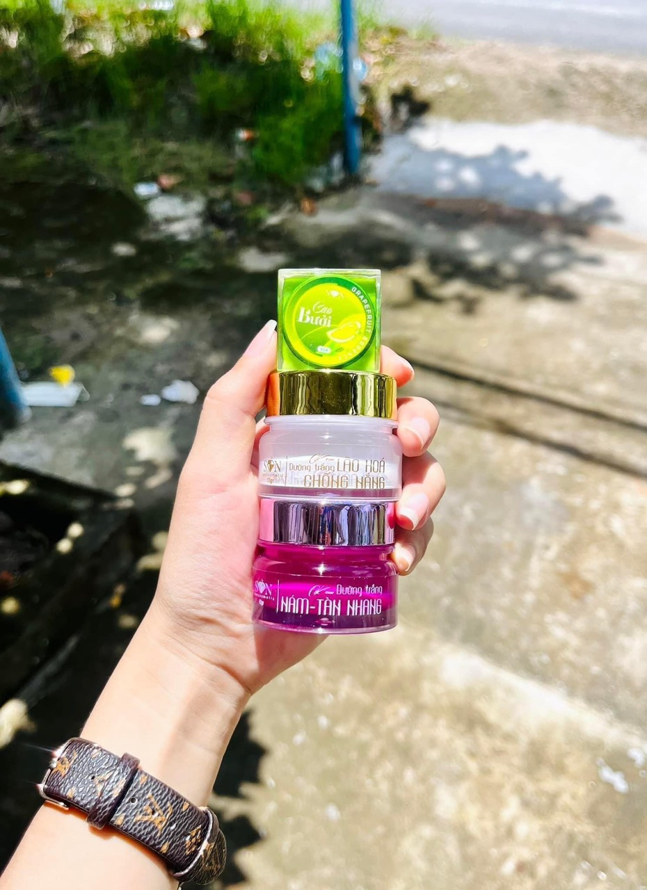 Quá là hot rồi nên không phải nói nhiều về em này nữa 1 bộ face 3 món tặng thẻ cào trúng thưởng tỉ lệ 100% Quá là hot rồi nên không phải nói nhiều về em này nữa 1 bộ face 3 món tặng thẻ cào trúng thưởng tỉ lệ 100%