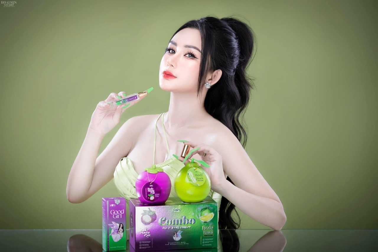 Nghe đồn chai nước hoa tơm khiếp lắm thêm cái sữa tắm Khổ Qua tắm vừa mịn vừa thơm Nghe đồn chai nước hoa tơm khiếp lắm thêm cái sữa tắm Khổ Qua tắm vừa mịn vừa thơm