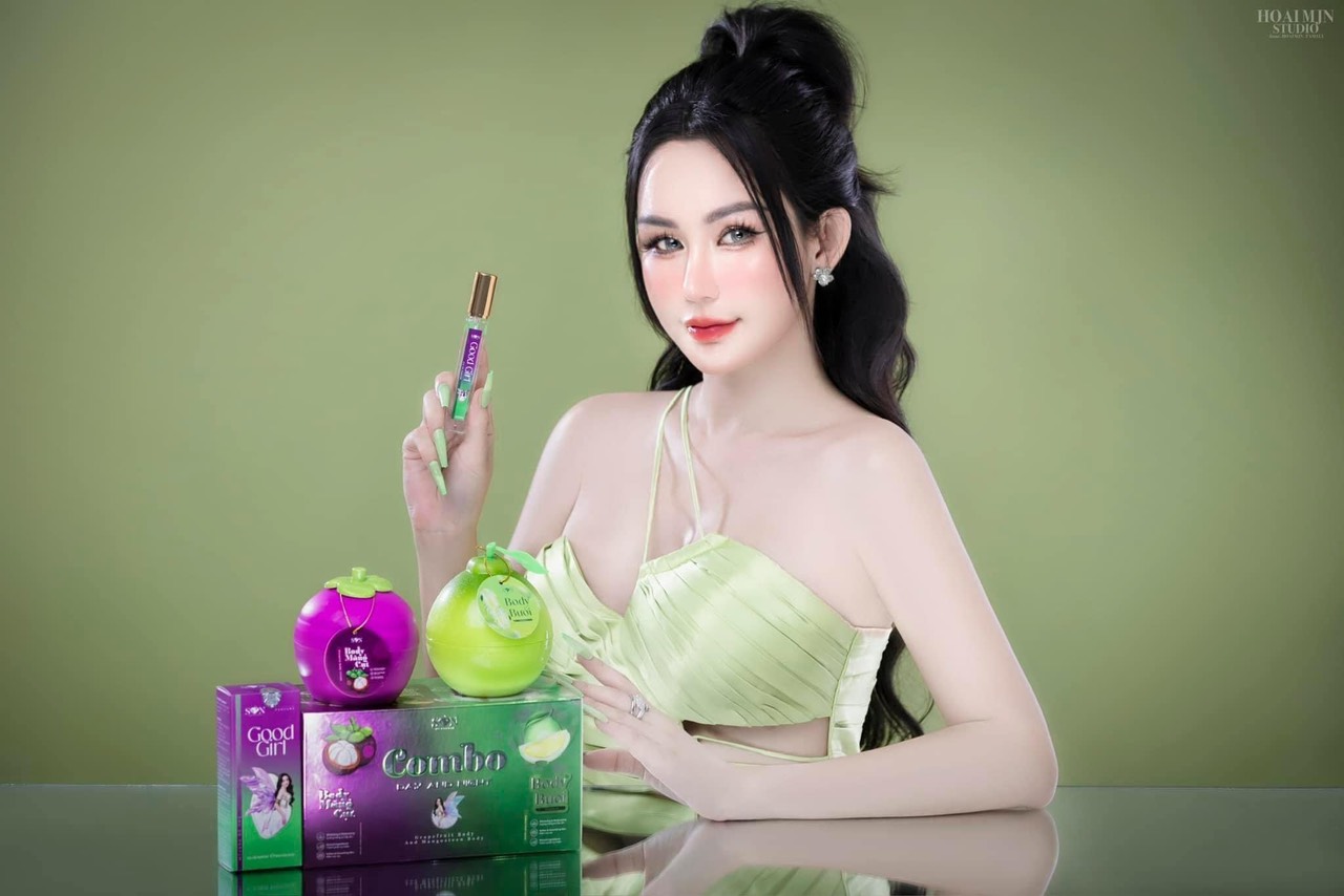 Nghe đồn chai nước hoa tơm khiếp lắm thêm cái sữa tắm Khổ Qua tắm vừa mịn vừa thơm