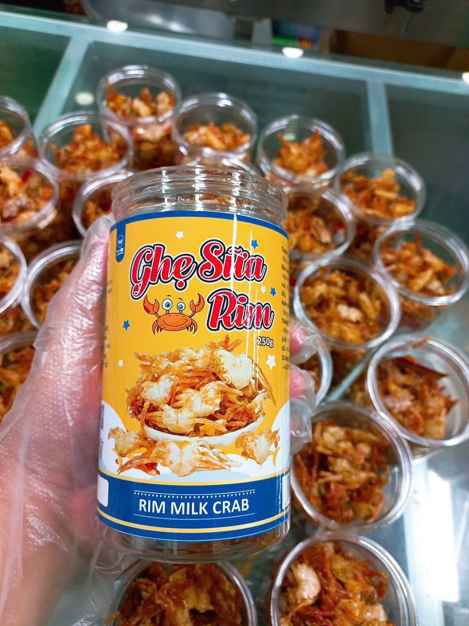 Tết này shop em có bán thêm đồ ăn vặt nha khách có đầy đủ các món luôn ạ Tết này shop em có bán thêm đồ ăn vặt nha khách có đầy đủ các món luôn ạ