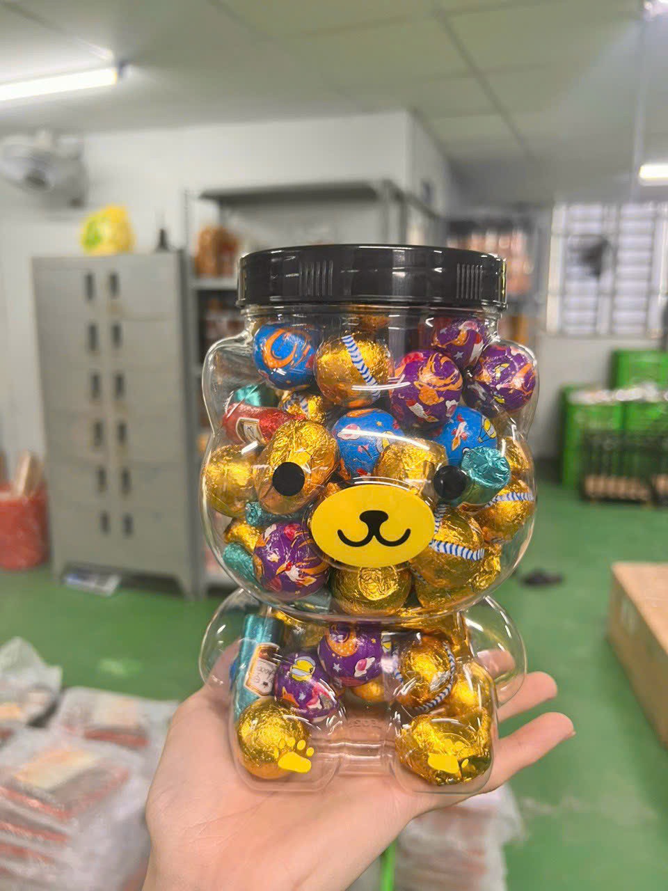 Tết này shop em có bán thêm đồ ăn vặt nha khách có đầy đủ các món luôn ạ Tết này shop em có bán thêm đồ ăn vặt nha khách có đầy đủ các món luôn ạ