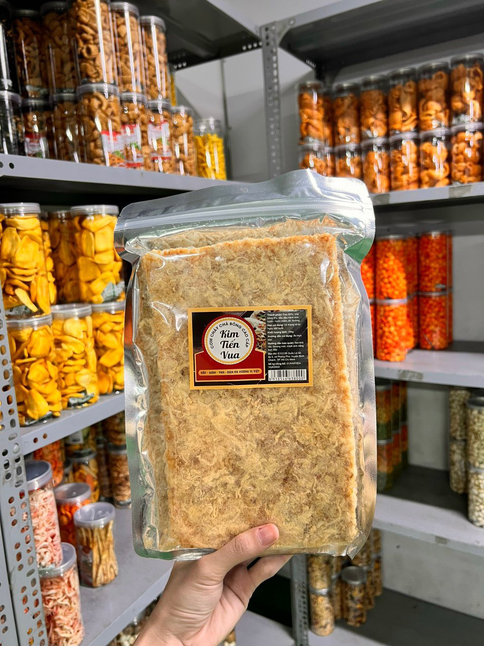 Tết này shop em có bán thêm đồ ăn vặt nha khách có đầy đủ các món luôn ạ Tết này shop em có bán thêm đồ ăn vặt nha khách có đầy đủ các món luôn ạ