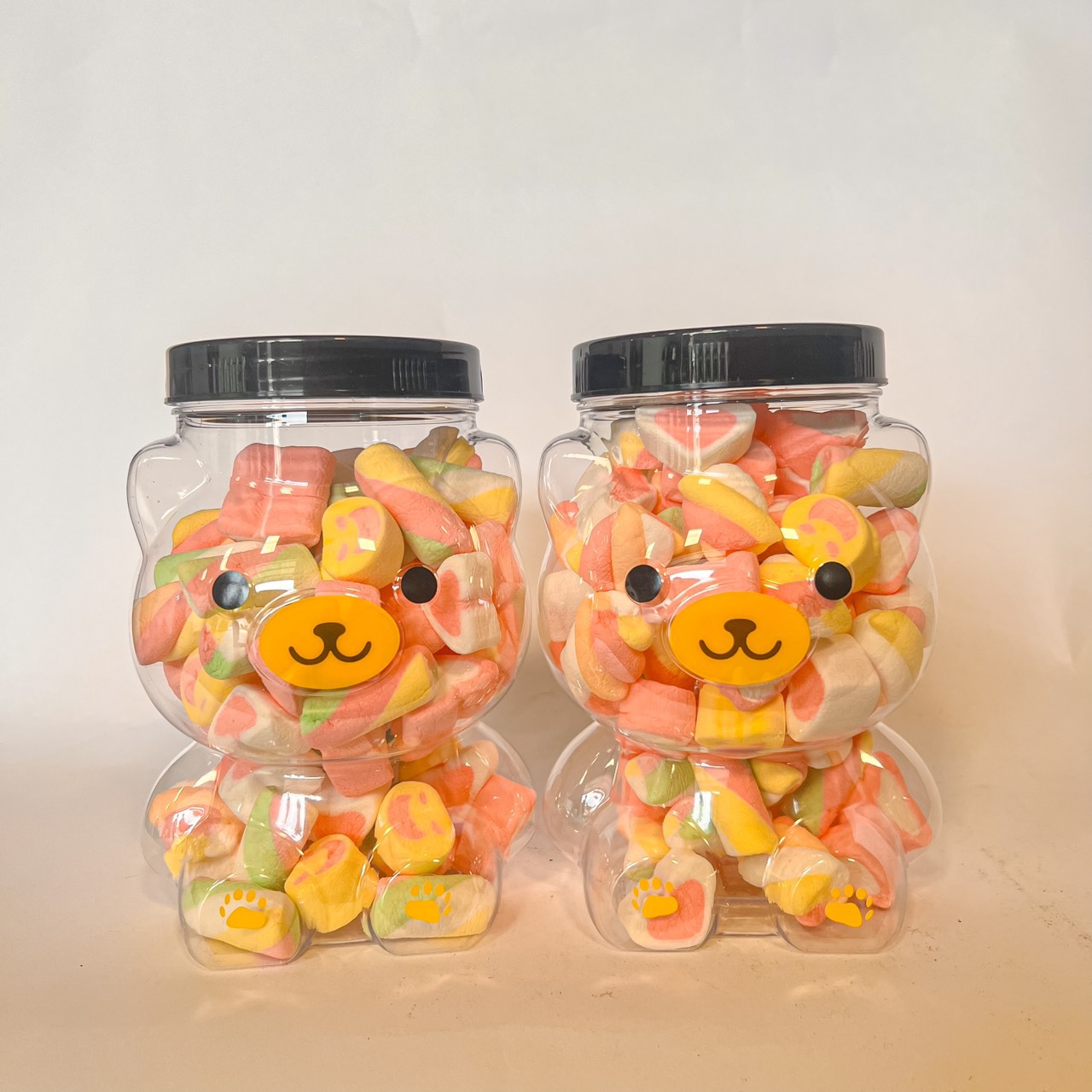 Tết này shop em có bán thêm đồ ăn vặt nha khách có đầy đủ các món luôn ạ Tết này shop em có bán thêm đồ ăn vặt nha khách có đầy đủ các món luôn ạ