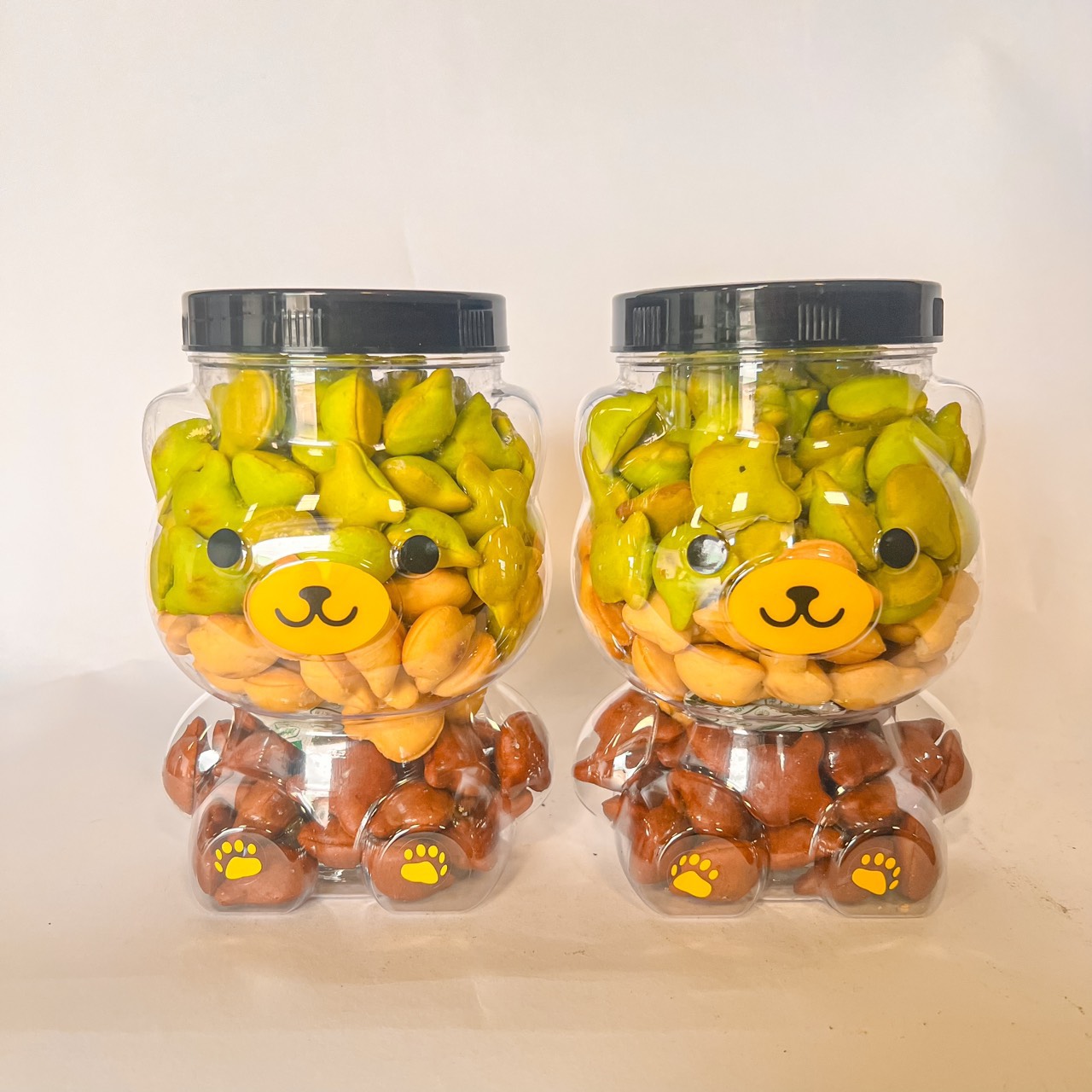 Tết này shop em có bán thêm đồ ăn vặt nha khách có đầy đủ các món luôn ạ Tết này shop em có bán thêm đồ ăn vặt nha khách có đầy đủ các món luôn ạ