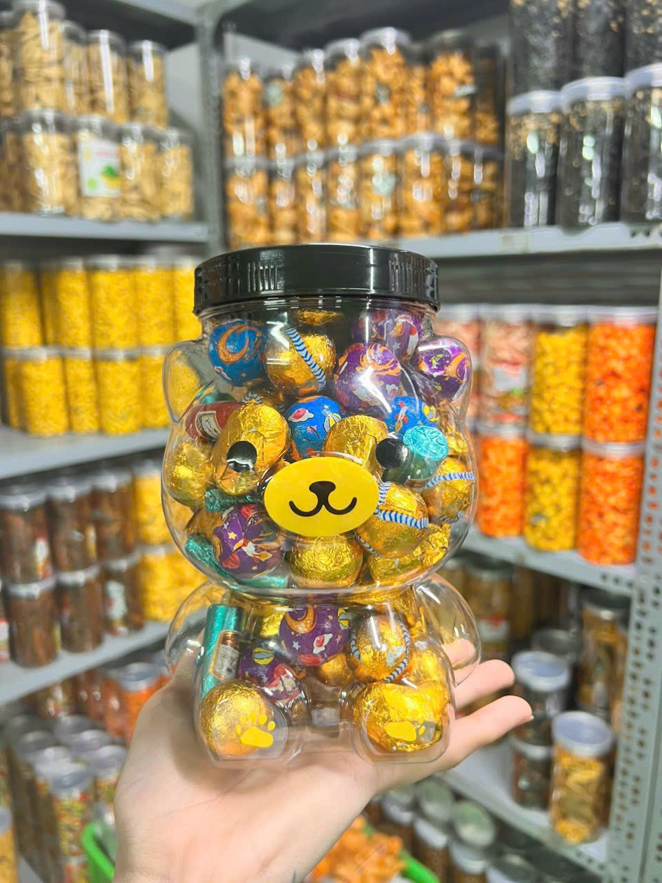 Tết này shop em có bán thêm đồ ăn vặt nha khách có đầy đủ các món luôn ạ Tết này shop em có bán thêm đồ ăn vặt nha khách có đầy đủ các món luôn ạ