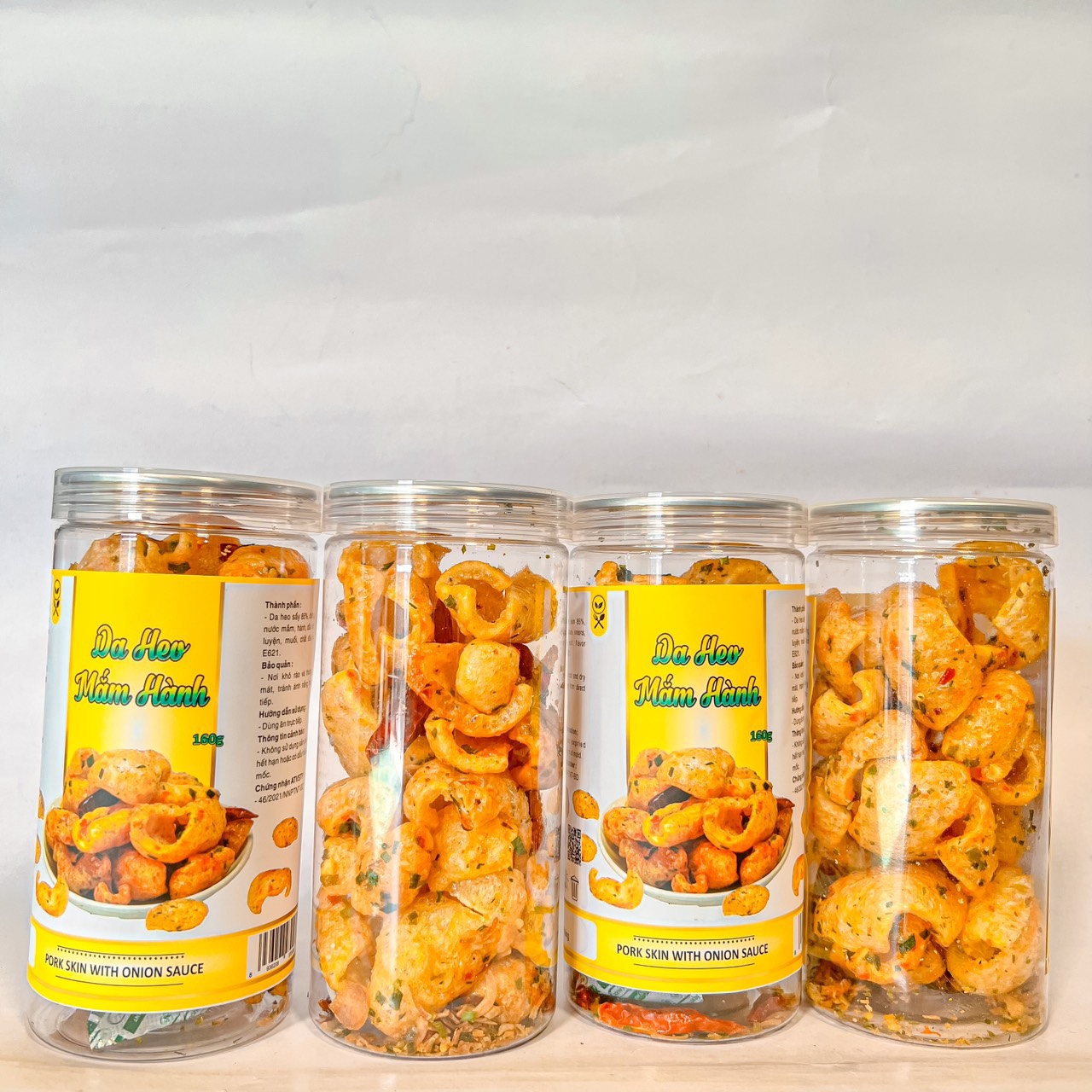 Tết này shop em có bán thêm đồ ăn vặt nha khách có đầy đủ các món luôn ạ Tết này shop em có bán thêm đồ ăn vặt nha khách có đầy đủ các món luôn ạ