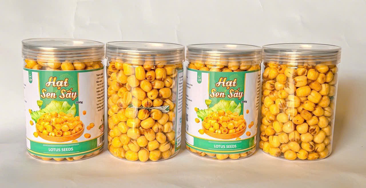 Tết này shop em có bán thêm đồ ăn vặt nha khách có đầy đủ các món luôn ạ Tết này shop em có bán thêm đồ ăn vặt nha khách có đầy đủ các món luôn ạ