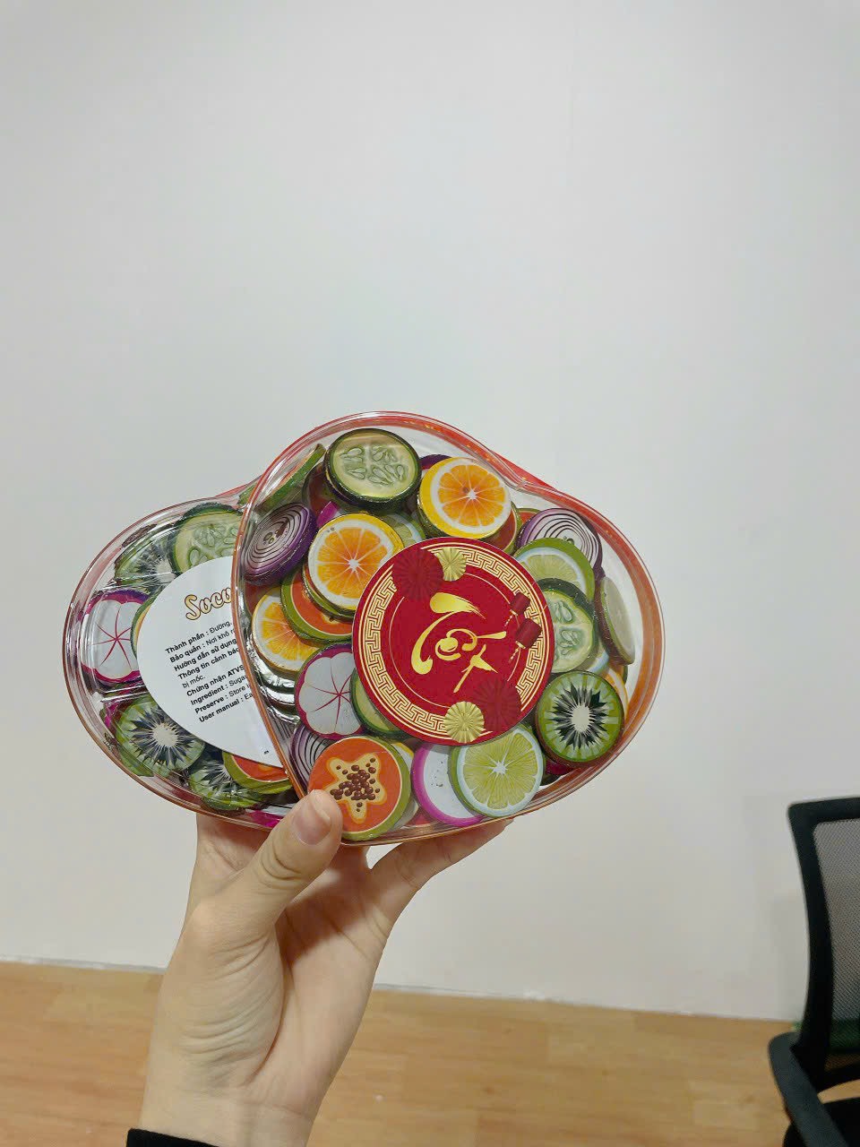 Tết này shop em có bán thêm đồ ăn vặt nha khách có đầy đủ các món luôn ạ Tết này shop em có bán thêm đồ ăn vặt nha khách có đầy đủ các món luôn ạ