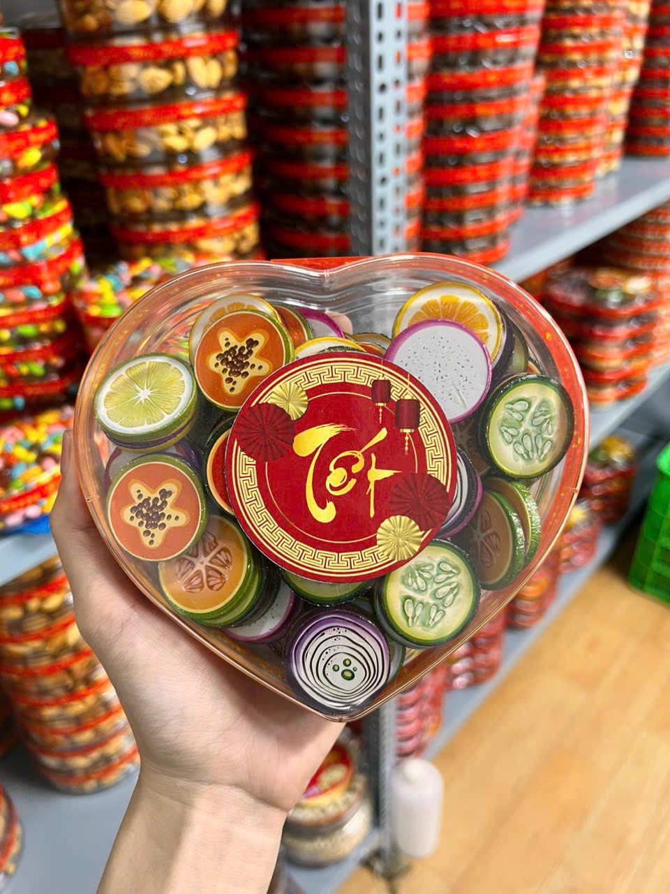 Tết này shop em có bán thêm đồ ăn vặt nha khách có đầy đủ các món luôn ạ Tết này shop em có bán thêm đồ ăn vặt nha khách có đầy đủ các món luôn ạ