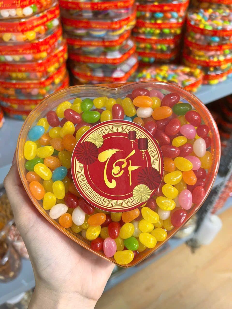 Tết này shop em có bán thêm đồ ăn vặt nha khách có đầy đủ các món luôn ạ Tết này shop em có bán thêm đồ ăn vặt nha khách có đầy đủ các món luôn ạ