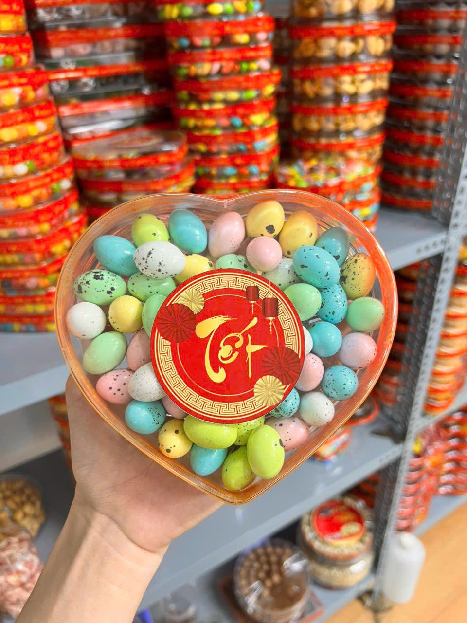 Tết này shop em có bán thêm đồ ăn vặt nha khách có đầy đủ các món luôn ạ Tết này shop em có bán thêm đồ ăn vặt nha khách có đầy đủ các món luôn ạ