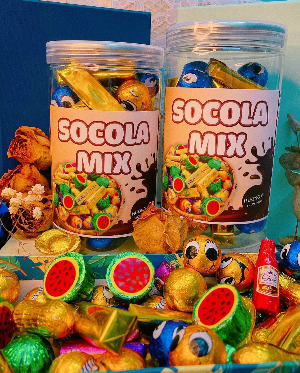 Tết này shop em có bán thêm đồ ăn vặt nha khách có đầy đủ các món luôn ạ Tết này shop em có bán thêm đồ ăn vặt nha khách có đầy đủ các món luôn ạ