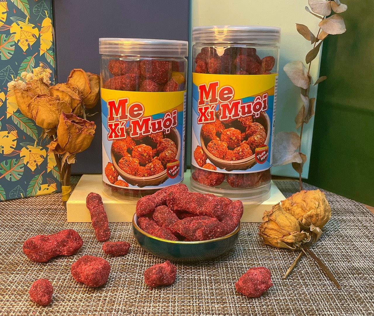 Tết này shop em có bán thêm đồ ăn vặt nha khách có đầy đủ các món luôn ạ Tết này shop em có bán thêm đồ ăn vặt nha khách có đầy đủ các món luôn ạ