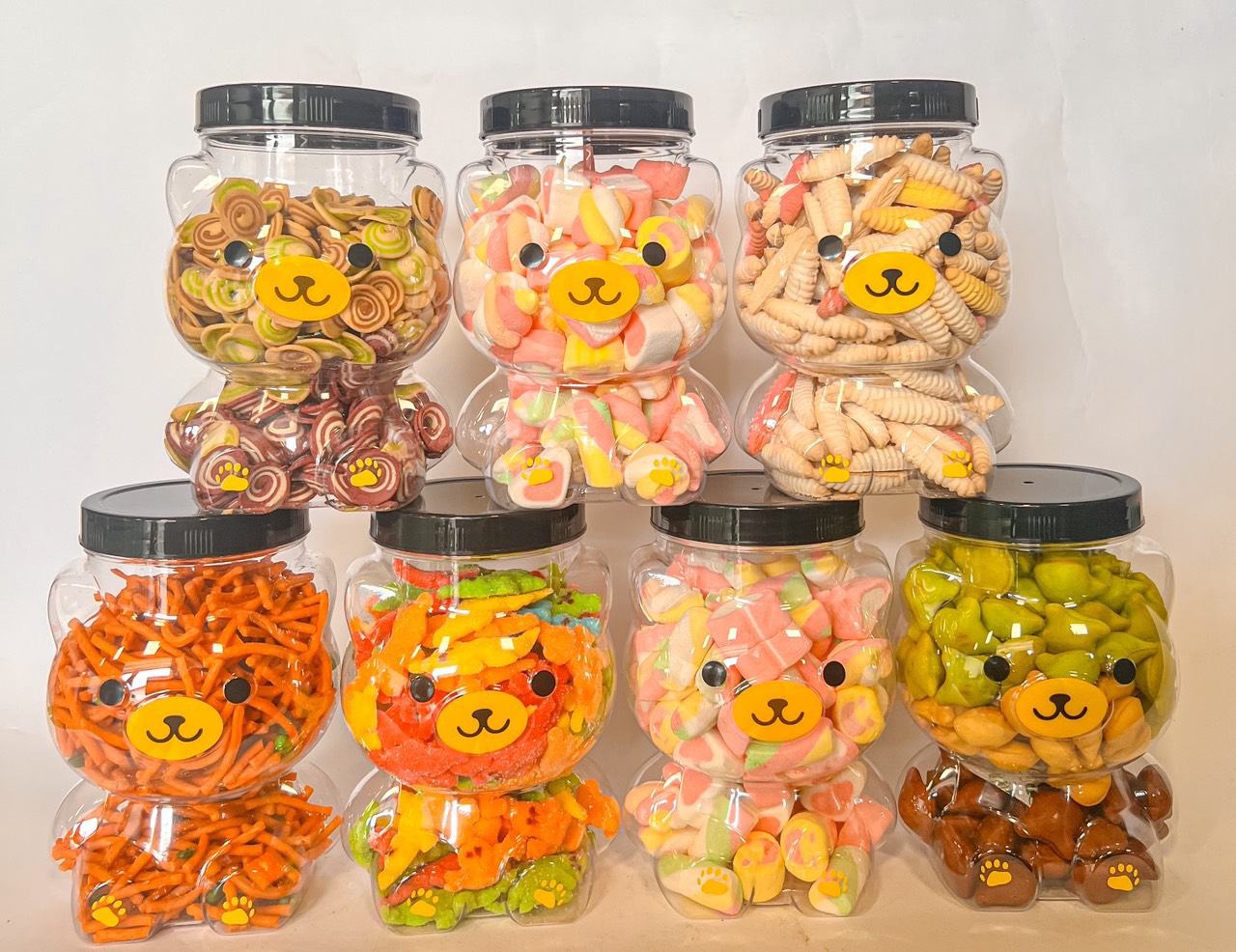 Tết này shop em có bán thêm đồ ăn vặt nha khách có đầy đủ các món luôn ạ Tết này shop em có bán thêm đồ ăn vặt nha khách có đầy đủ các món luôn ạ