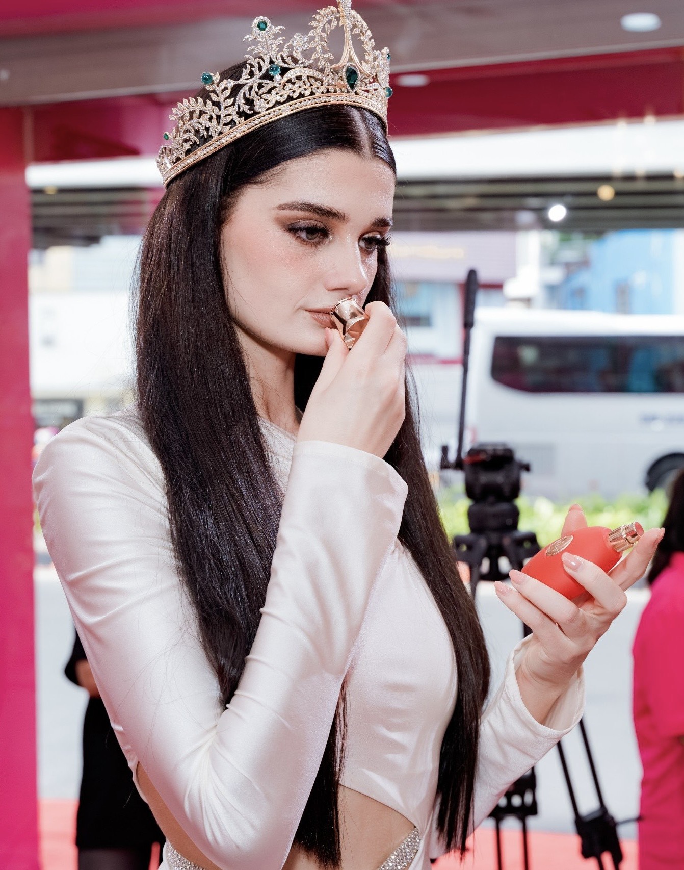 TOP 10 MISS GRAND INTERNATIONAL đến thăm TRỤ SỞ CHARME PERFUME không chỉ là một cuộc gặp gỡ TOP 10 MISS GRAND INTERNATIONAL đến thăm TRỤ SỞ CHARME PERFUME không chỉ là một cuộc gặp gỡ