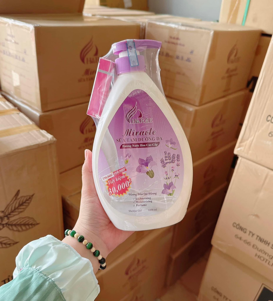 Sữa tắm Charme 1000ml sẵn hàng em về đủ màu nha khách Sữa tắm Charme 1000ml sẵn hàng em về đủ màu nha khách