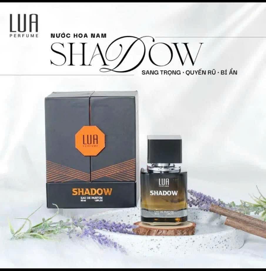 Shadow là hương thơm độc nhất vô nhị mang đến cho chủ nhân mình sự quyến rũ sang trọng đầy bí ẩn và cuốn hút. Shadow là hương thơm độc nhất vô nhị mang đến cho chủ nhân mình sự quyến rũ sang trọng đầy bí ẩn và cuốn hút.