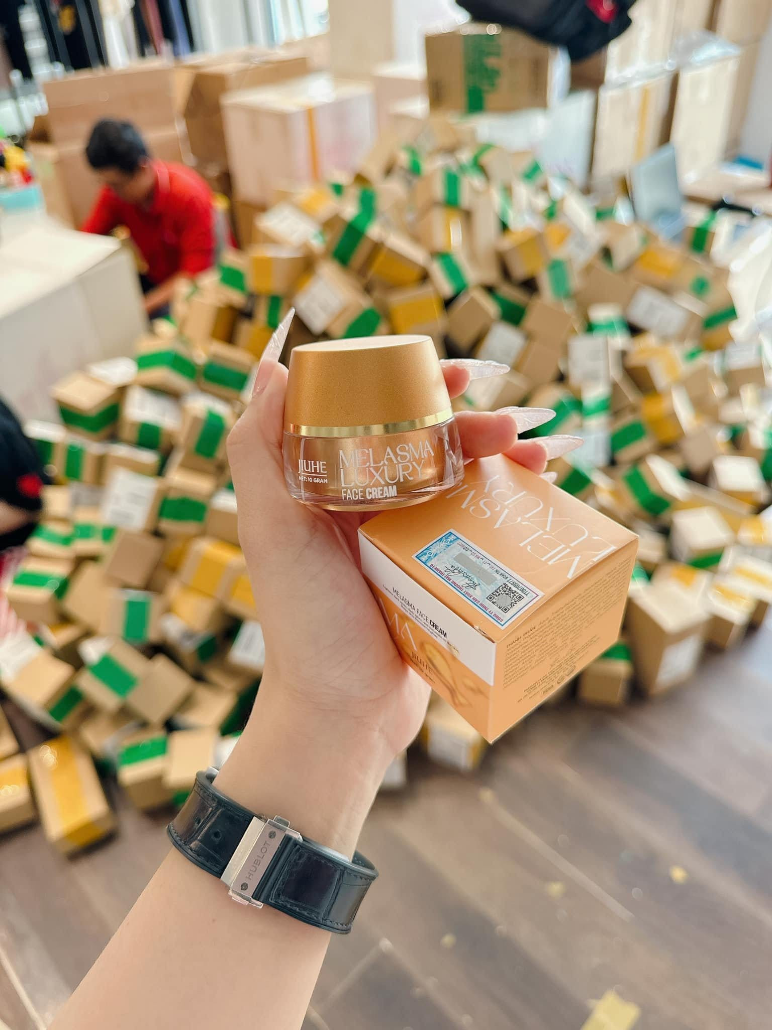 Combo ɡiảm nám Kem Face Melasma Luxury và Serum Bye Bye Melano Jiuhe Thanh Tô Cosmetics Combo ɡiảm nám Kem Face Melasma Luxury và Serum Bye Bye Melano Jiuhe Thanh Tô Cosmetics