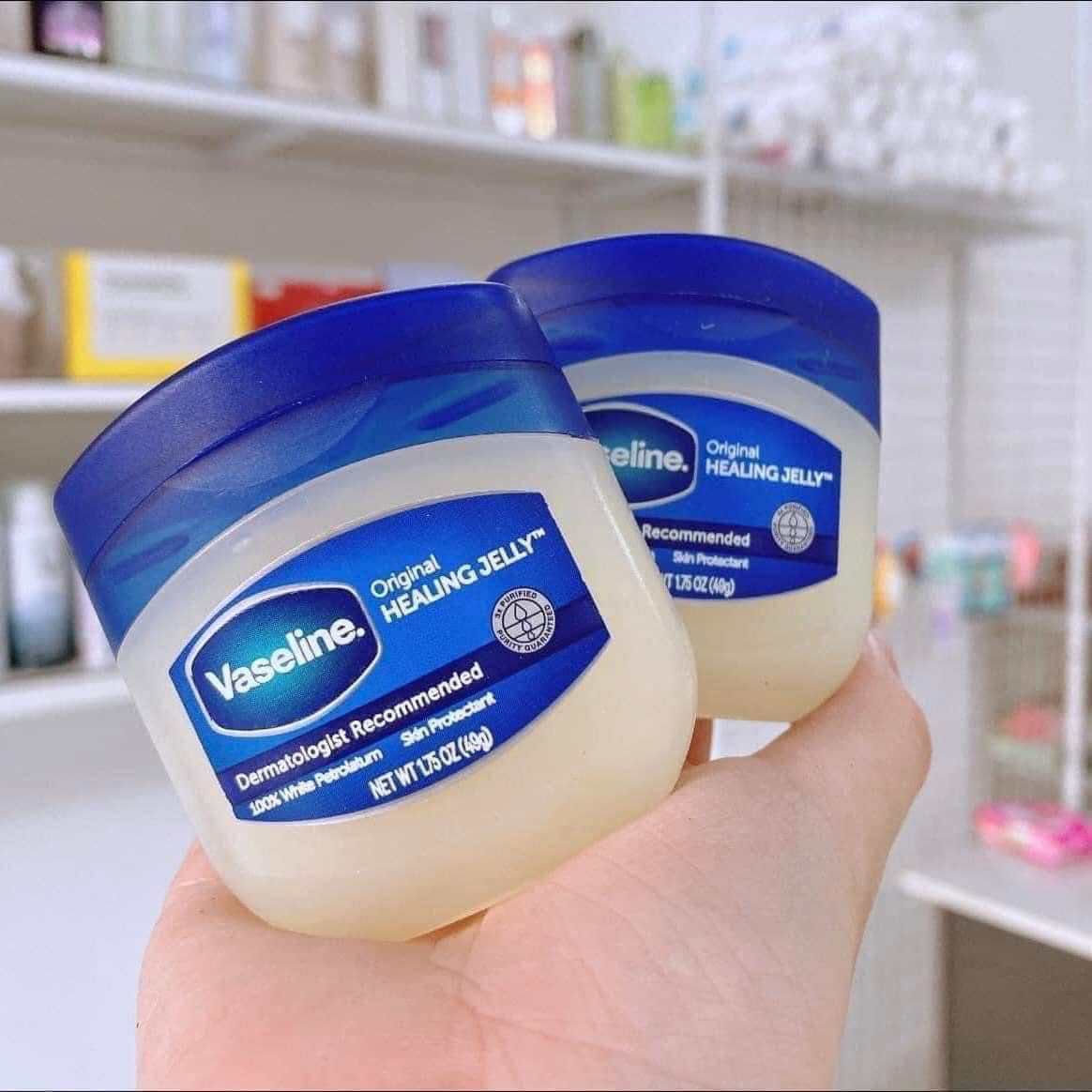 Sáp dưỡng ẩm VaSeline trị nẻ Mỹ là sản phẩm tuyệt vời cần có trong mọi gia đình Sáp dưỡng ẩm VaSeline trị nẻ Mỹ là sản phẩm tuyệt vời cần có trong mọi gia đình