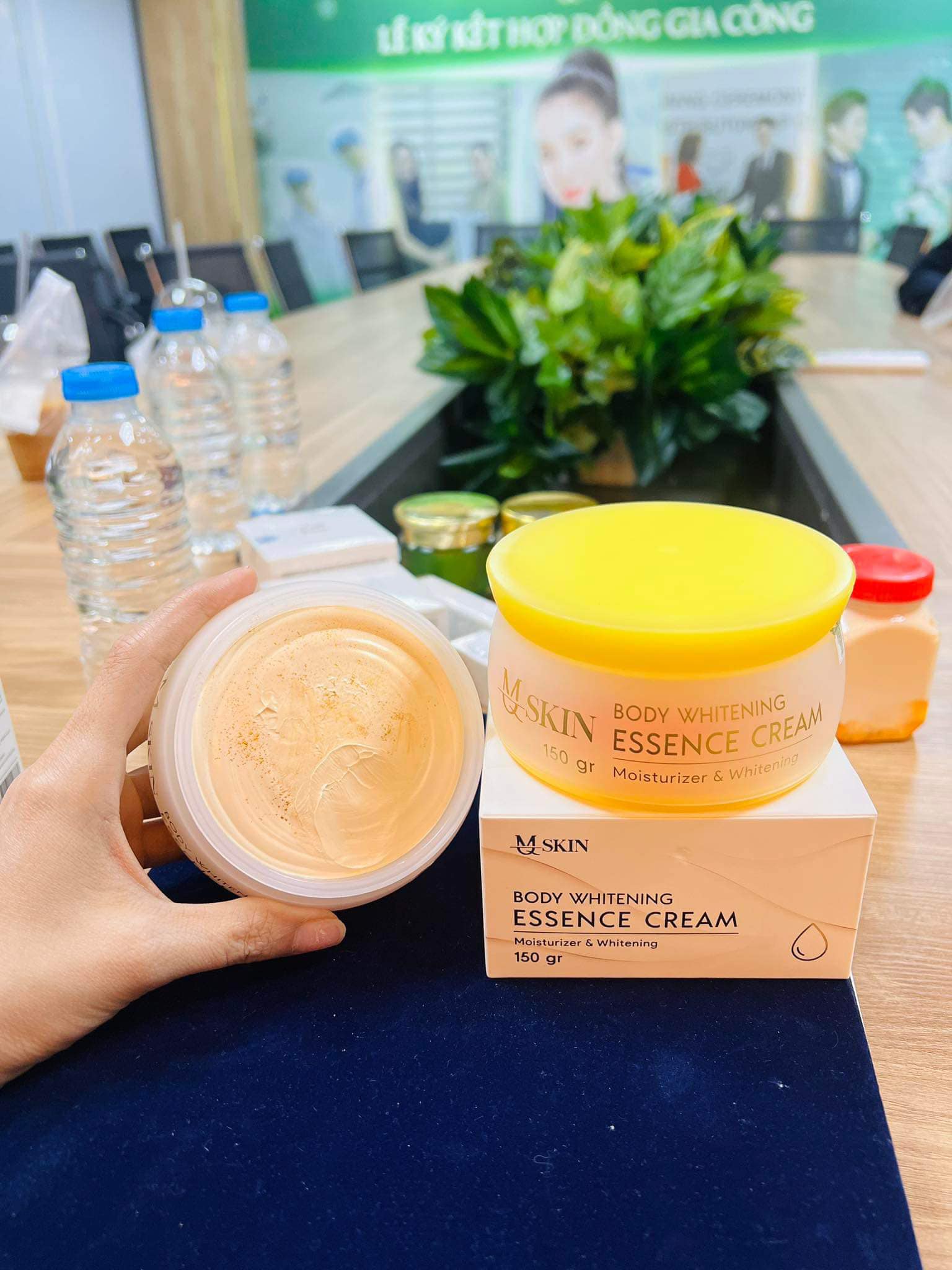 Bí quyết da đẹp từ đầu đến chân mỗi ngày của em cùng Body Sâm Vàng & đặc biệt kèm kích trắng thẻ cào trúng thưởng 100% Bí quyết da đẹp từ đầu đến chân mỗi ngày của em cùng Body Sâm Vàng & đặc biệt kèm kích trắng thẻ cào trúng thưởng 100%