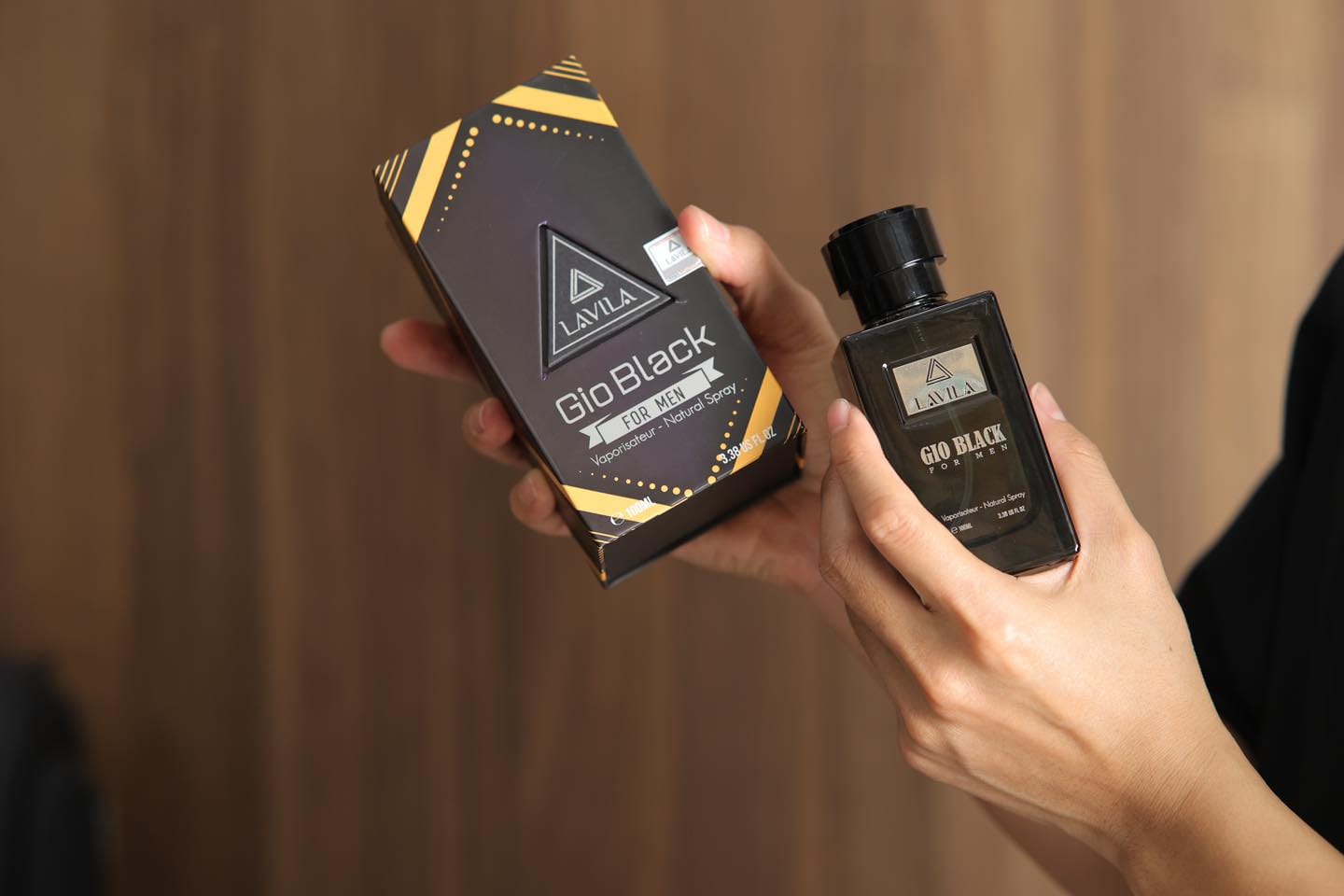 Lavila Gio Black một sự kết hợp giữa những nốt hương tươι mát tinh tế sang trọng Lavila Gio Black một sự kết hợp giữa những nốt hương tươι mát tinh tế sang trọng